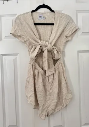 Linen Romper Princess Polly thumbnail 1