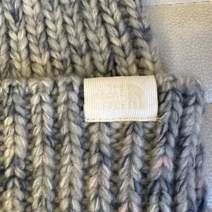 The North Face Cozy Chunky Beanie Knit Cuffed Hat Gray Multicolor NEW thumbnail 3