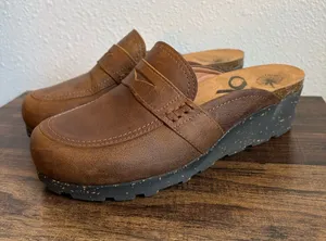 OTBT Women's Homage Wedge Clogs thumbnail 1