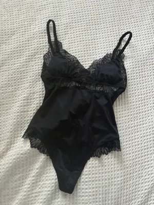 NWOT Abercrombie and Fitch black lace trim open back satin body suit thumbnail 4