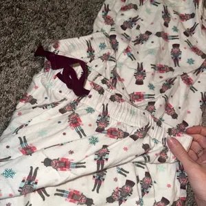 Old Navy Green Plaid and White Nutcracker Pajama Set thumbnail 3
