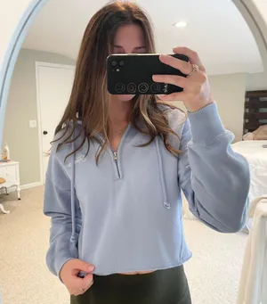 Hollister Cropped Hoddie thumbnail 1