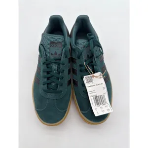 Adidas Gazelle Bold Aurora Ivy Gum Brown Platform Skater Suede Low Sneakers 7 thumbnail 2