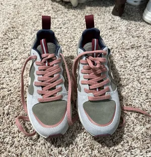 VEJA Sneakers thumbnail 1