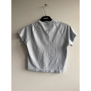 Lululemon Swiftly Tech Short Sleeve crop Light Blue Size‎ 6 flaw thumbnail 4