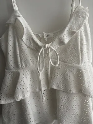 White ruffle tank Size M thumbnail 2