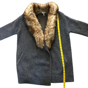 Joie Jamilee Gray Yak Wool Knit Faux Fur Collar Women’s Cárdigan Sweater Small thumbnail 9