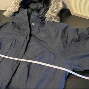 The North Face Women’s Navy Blue‎ Parka Coat Medium Puffer thumbnail 15