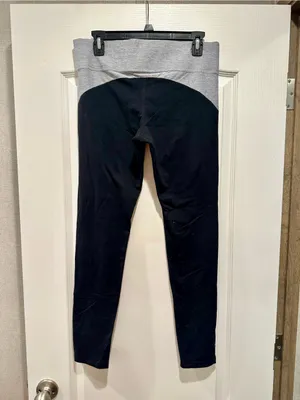 Victoria’s Secret PINK - Black and Grey Yoga Leggings - NWOT! thumbnail 2