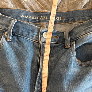 American Eagle Outfitters Light Blue Raw Hem Mom Jeans Women’s Size 8 thumbnail 8