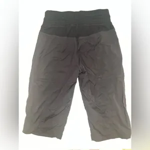 Lululemon Dance Studio Pants | Size 2‎ |Cropped with a 14" inseam thumbnail 3