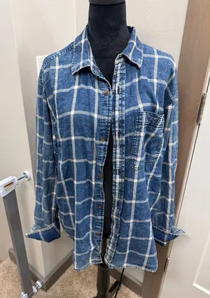 Old Navy Women's Oversized Boyfriend Button Down Denim Shirt Windowpane Plaid M thumbnail 1