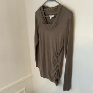 Cabi Lola Tee Brown Cowl Neck Ruched Long Sleeve Medium feminine flattering thumbnail 4