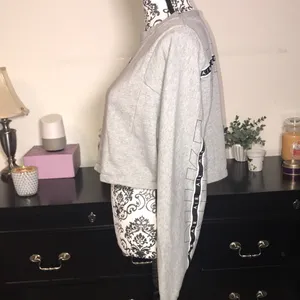 Nike Air Gray Long Sleeve Cropped Sweatshirt Size Medium thumbnail 6