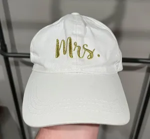Mrs Hat White thumbnail 1