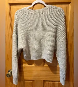 Hollister Light Gray Crew Neck cropped Sweater long sleeve women’s M thumbnail 2