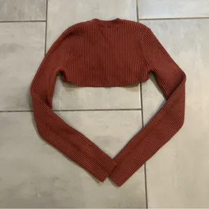 Abercrombie and Fitch Ribknit Shrug in Red thumbnail 4