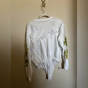 Free People Long‎ Sleeve Crewneck Bodysuit Printed Floral Sleeves Sz Small White thumbnail 7