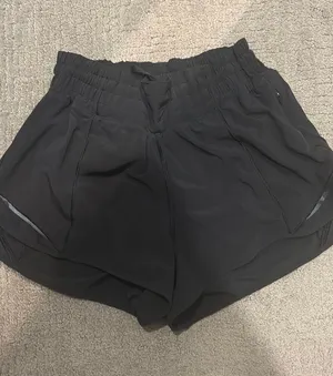 Lululemon Hotty Hot Shorts 2.5" Low-Rise Black thumbnail 1