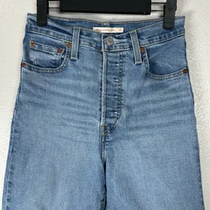 Levis Ribcage Straight Ankle Jeans Womens 25 Denim Button Fly High Rise Raw Hem‎ thumbnail 2