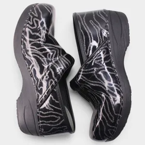 Dansko XP 2.0 Glitter Waves Patent Clogs Women 37 thumbnail 15