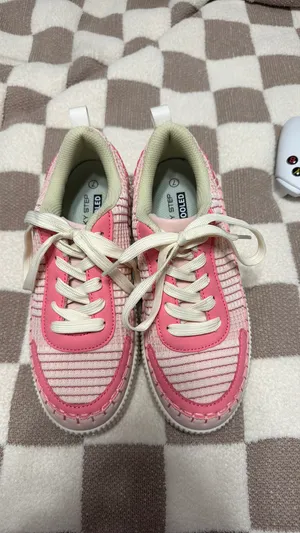 Pink Shoes Size 7 thumbnail 2