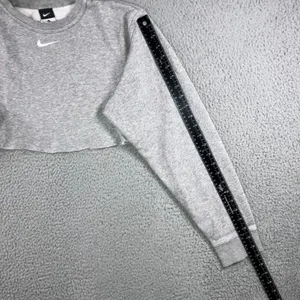 Nike Sweatshirt Women M Grey Cropped Raw Hem‎ Center Swoosh Pullover Fleece thumbnail 4