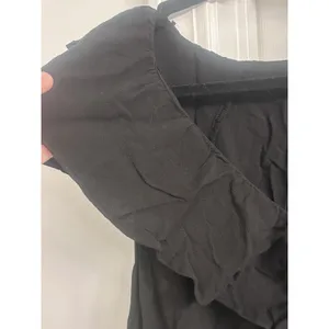 Old Navy Black Off Shoulder Ruffle Top Blouse Womens Medium Tall M thumbnail 3