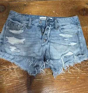 Abercrombie Low-Rise Shorts Jean thumbnail 1
