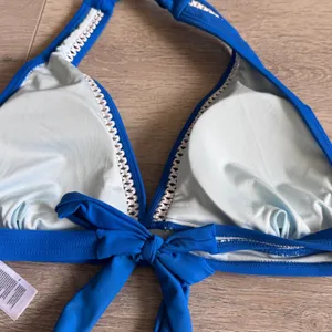 Cupshe Royal Blue Halter Bikini Top Medium Crochet Trim NWT thumbnail 3