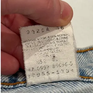 Vintage 1998 Levi's Denim Shorts Size 8 Light Wash High Waisted 550 Relaxed Fit thumbnail 5