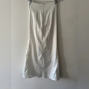 Outcast Ivory White Satin Cinched Draped Skirt Adjustable‎ thumbnail 7