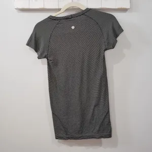 Lululemon Swiftly Tech Short Sleeve Shirt Black White Stripe Women's 4 Running thumbnail 2