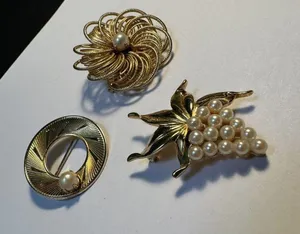 Lot Of 3 Gold Tone Brooch Pins Faux Pearl thumbnail 3
