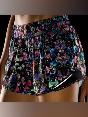 Lululemon athletic shorts hotty hot style in flowerscape pattern size 6 thumbnail 2