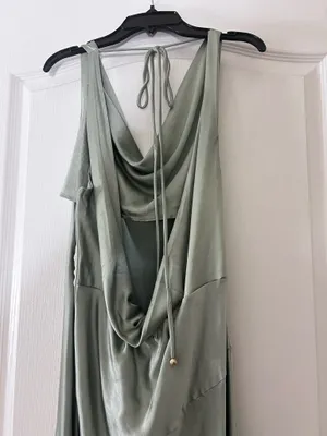 Green Dress  thumbnail 3