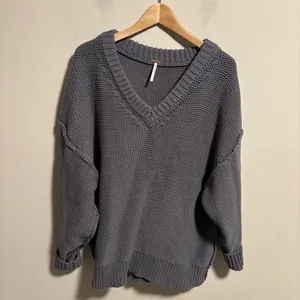 Free People Alli V-neck oversized Sweater Gray- Size XS thumbnail 5