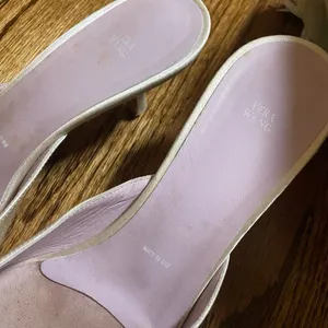 Vera Wang Mules Size 38.5 Ivory Satin Kitten Heels Lace Up (Flawed) thumbnail 4