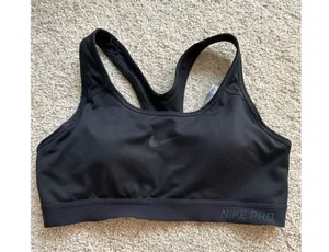 nike sports bra thumbnail 1