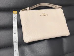 COACH White Leather Wristlet Wallet Card Holder Coin Purse Zip Up Vintage EUC thumbnail 6