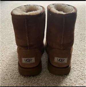 UGG Classic Short Boots  thumbnail 4