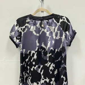 BCBGMAXAZRIA Floral Satin Shift Dress Large Short Sleeve Scoop Neck Purple Black thumbnail 4
