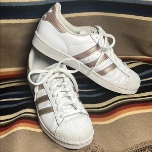 Adidas Women’s Superstar Sneakers Size 9 thumbnail 1