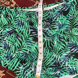 PINK Victoria's Secret Green Leaf‎ Print High Waist Shorts Back Zipper L thumbnail 7