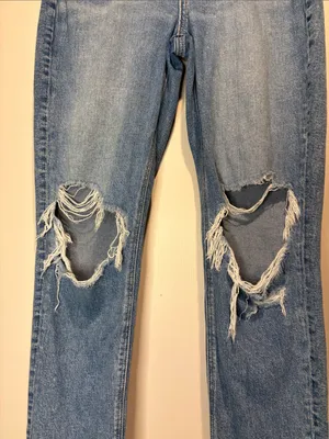 American Eagle Mom Jean Distressed Knee Holes Size 6 thumbnail 6