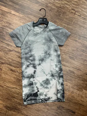 Lululemon Swiftly Tech Short Sleeve thumbnail 1