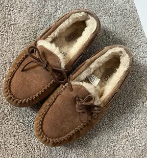 UGG Dakota Moccasins thumbnail 1