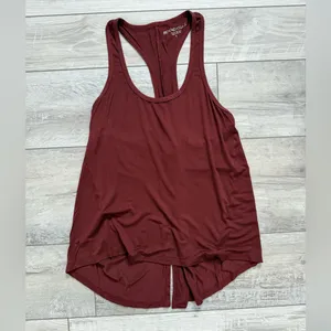 Beyond Yoga lightweight Draw the Line Tank Flyaway in maroon size small thumbnail 5