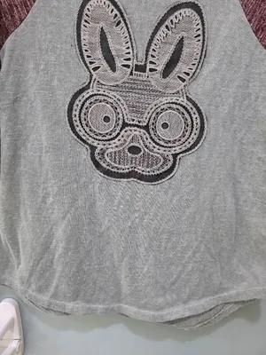 Almost Famous Bunny Graphic Raglan Tee –‎ Women’s Small Grey & Burgundy thumbnail 6