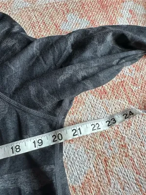 Vuori halo essential hoodie black camo fits like a medium thumbnail 2